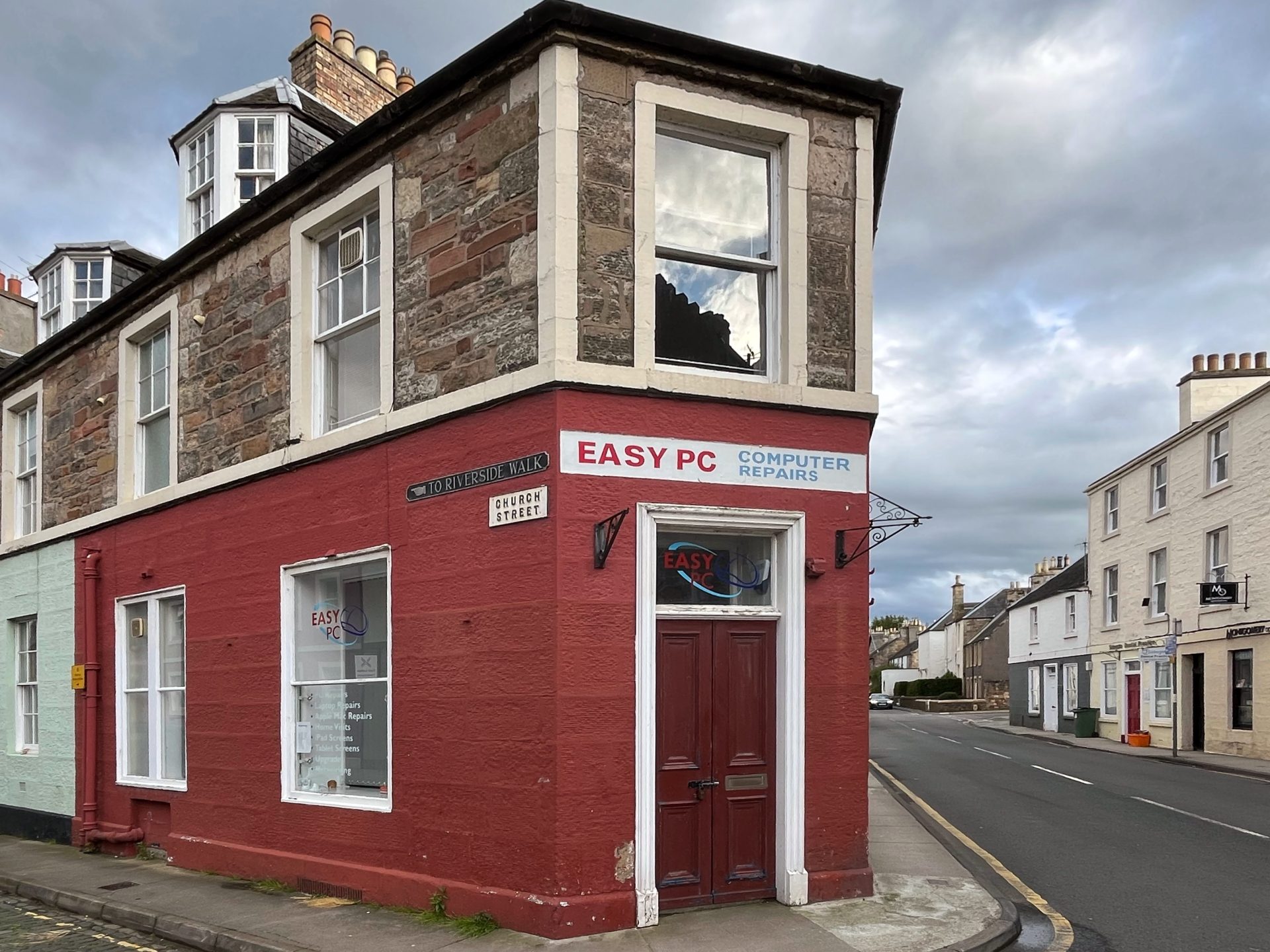 Shop front of Easy PC store in Haddington